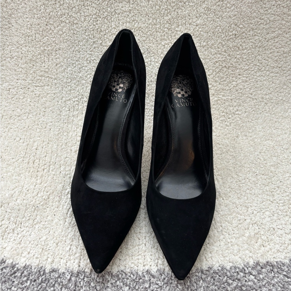 Never worn stunning suede Vince Camuto black heels. Size 9.5/41. 4 inch heel.